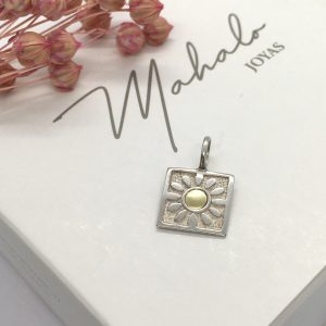 Dije Flor cuadrado PyO